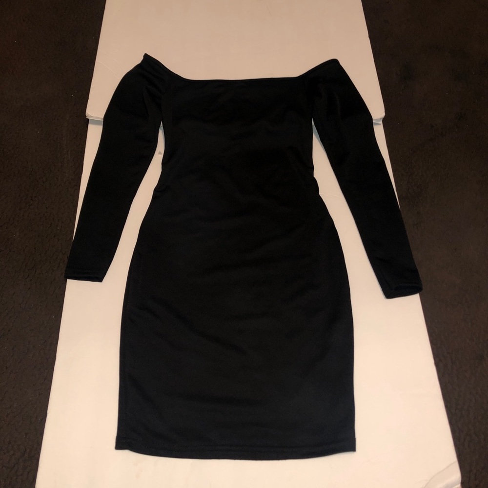 Black off shoulder bodycon dress
